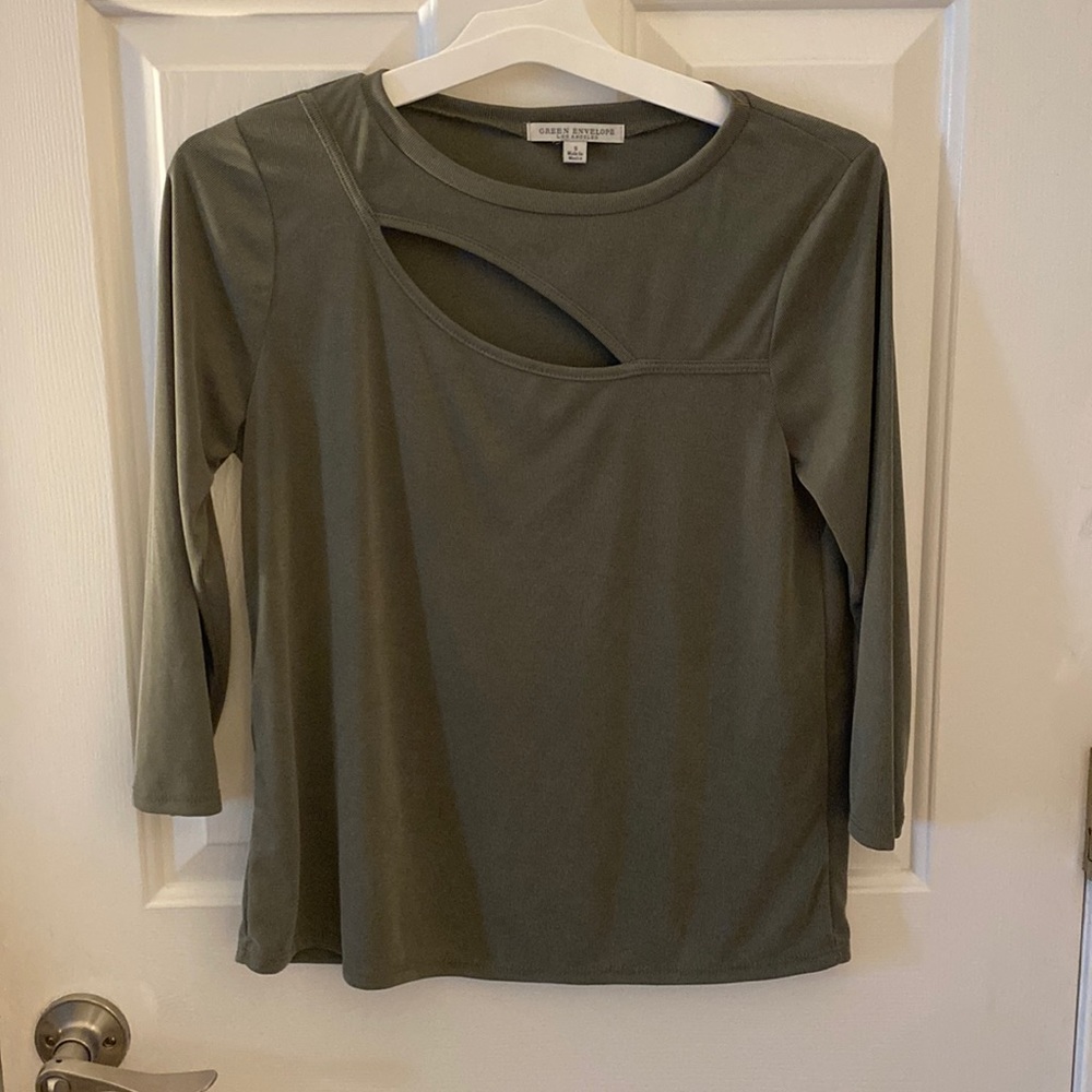Olive green top 3/4 sleeve